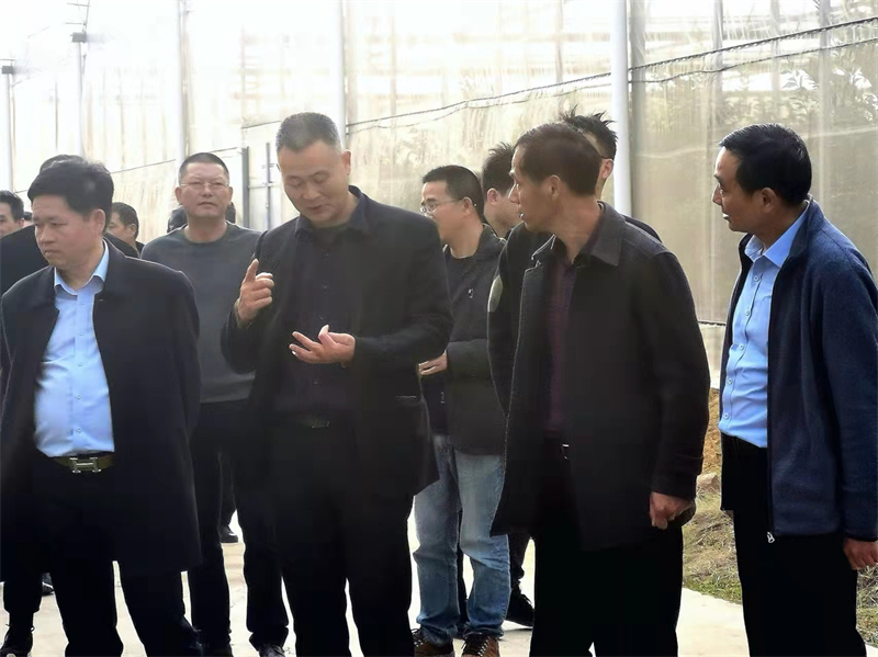 佳農股份學(xué)習合影2-兩董事長(cháng).jpg